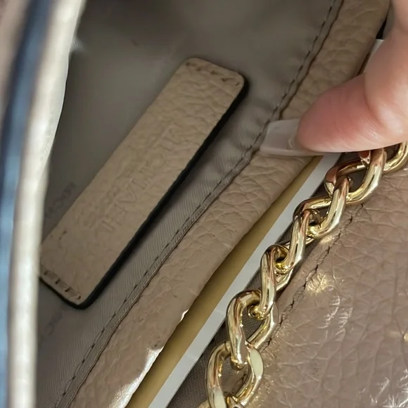 Micheal Kors crossbody bag - Picture 3 of 3
